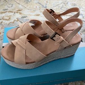 TOMS size 7 women’s willow platform heel NWT